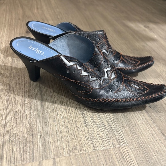 Indigo by Clarks Western Boot Style Slip on Heels Black Leather Sz 8M Pointed - Picture 3 of 10